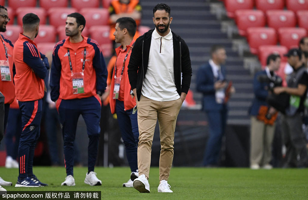 突发！曼联官宣主帅阿莫林下课 弗莱彻带队踢伯恩利